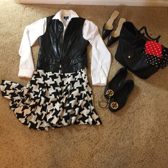 Peter Nygard Tops - Lambskin Leather Vest in Black! Leather is “Everywhere” this Season!